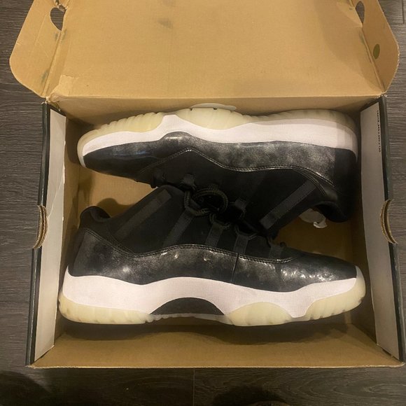 Black/ Metallic Silver Mens Air Jordan 11 Retro Low - Picture 2 of 5